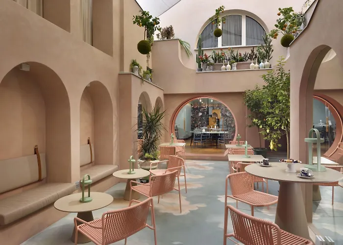 Otel Leon's Place In 4*