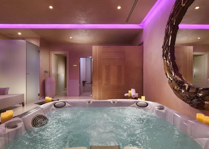 Leon's Place In Hotel 4*
